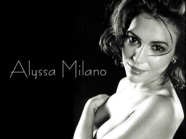 File:Alyssa Milano-Phoebe 119.jpg