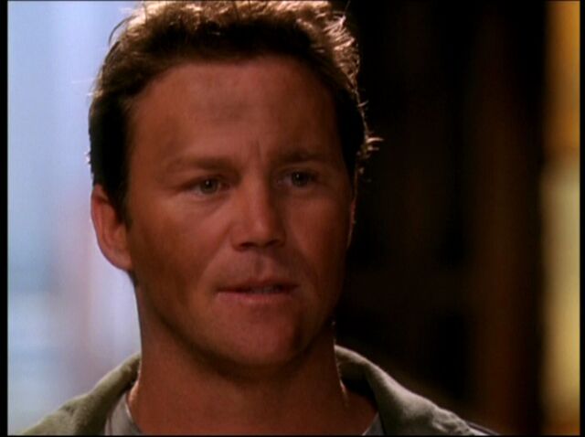 File:7x01-Leo.jpg
