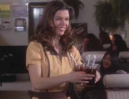 Ficheiro:Patty as Waitress.jpg