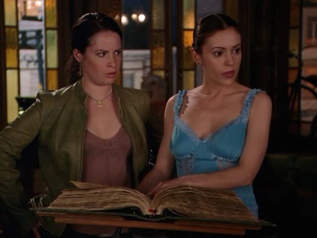 Фајл:7x19-Piper-Phoebe.jpg