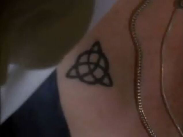 File:1x01 Serena Fredrick's tattoo.jpg