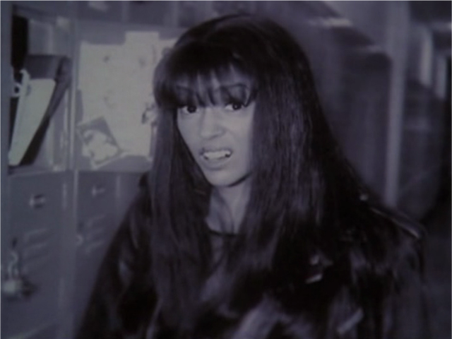 Arquivo:Phoebe yearbook.png