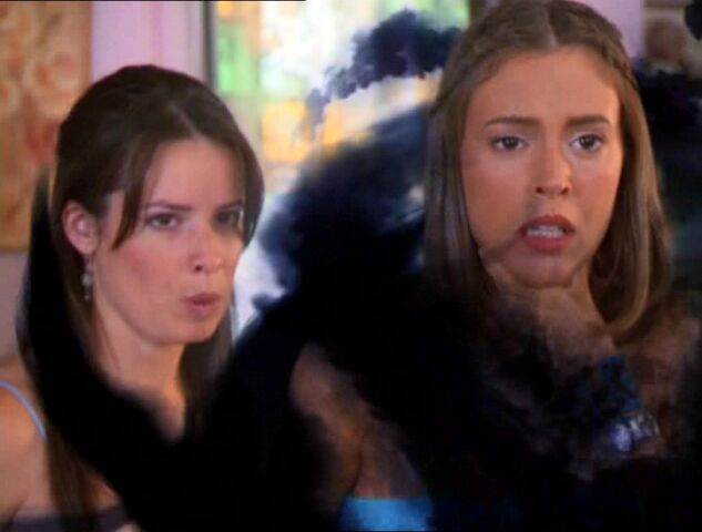 File:2x01-PiperPhoebe.jpg