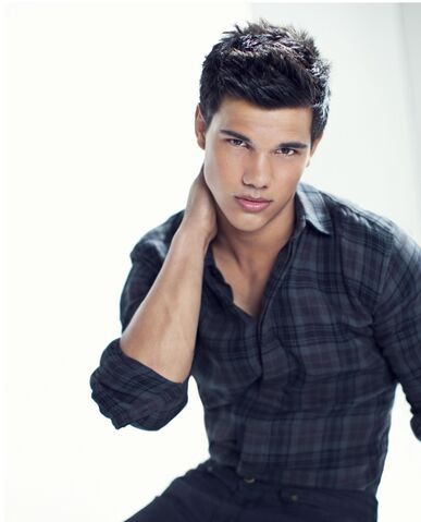 File:Taylorlautner.jpg