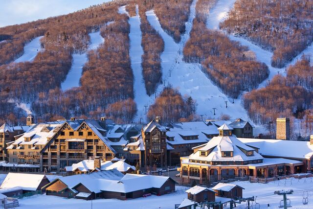 File:Stowe Mountain Lodge.jpg