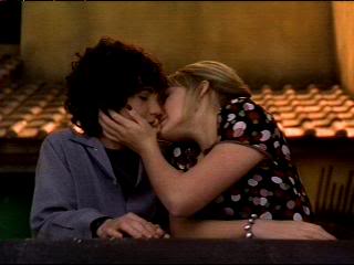 File:Lizzy-and-gordo-kiss.jpg