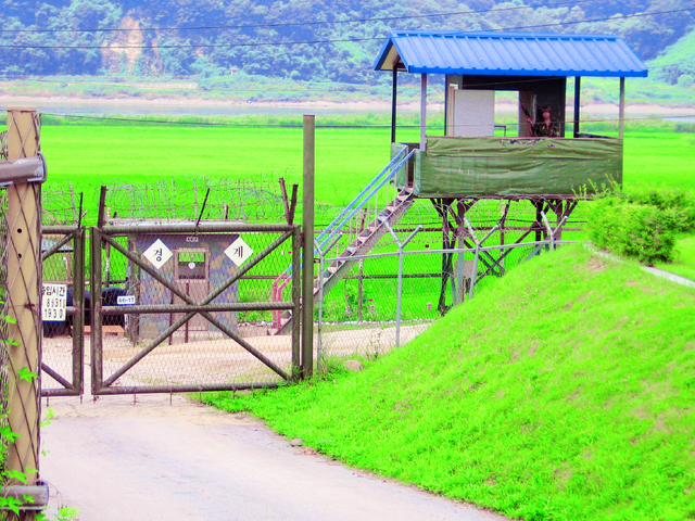 File:AWikia-3.png