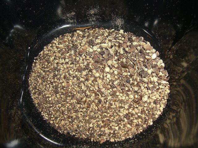 File:800px-BlackPepperCorn.jpg