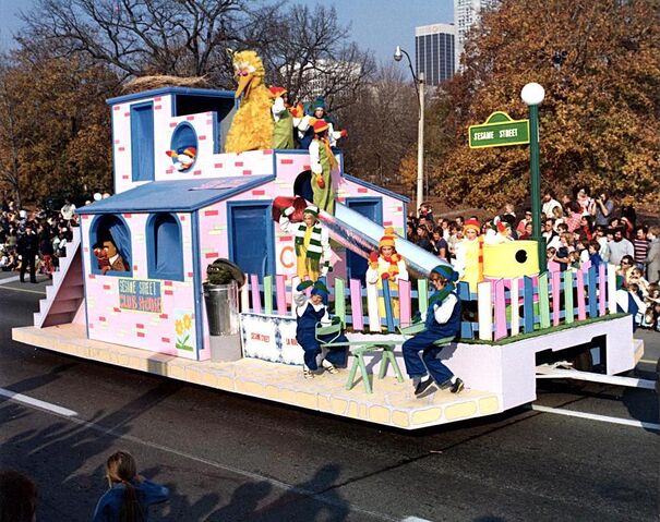 File:Unknownparadefloat.jpg