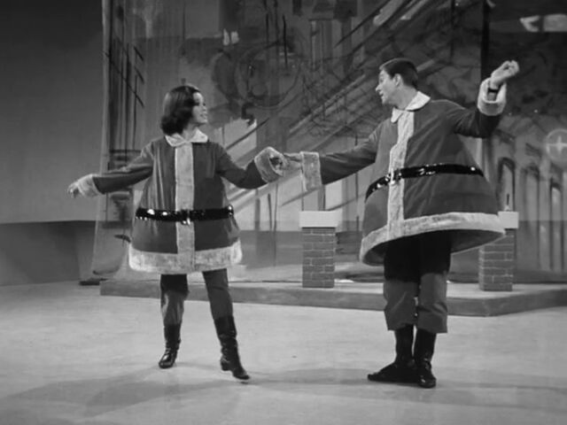 File:Rob and Laura dancing.jpg