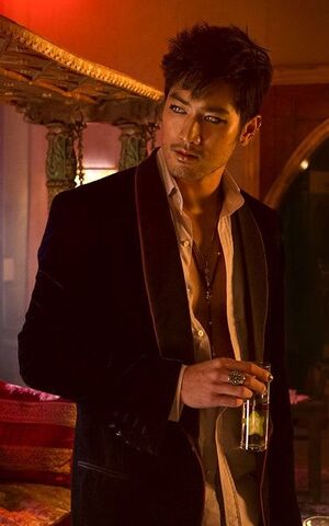 Datei:Still-of-godfrey-gao-in-instrumente-mortale -orasul-oaselor.jpg