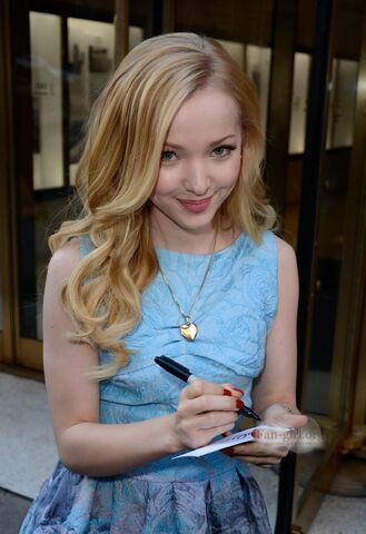 File:Dove-cameron-street-style-at-pix11-morning-news-in-new-york-city 2.jpg
