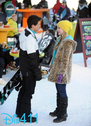 File:Cloud-9-dove-cameron-december-2-2013-7.jpg
