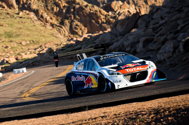 File:Peugeot-208-Pikes-Peak.jpg