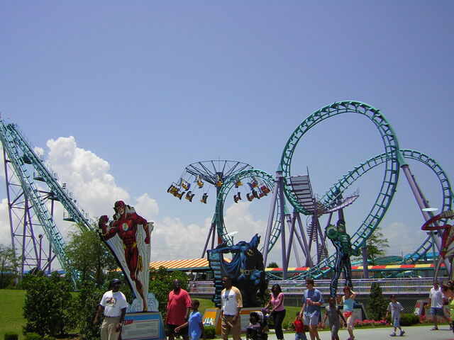 File:Six Flags NOLA Atmosphere.jpg