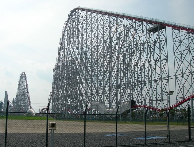 File:Steel Dragon 2000 lifthill.jpg