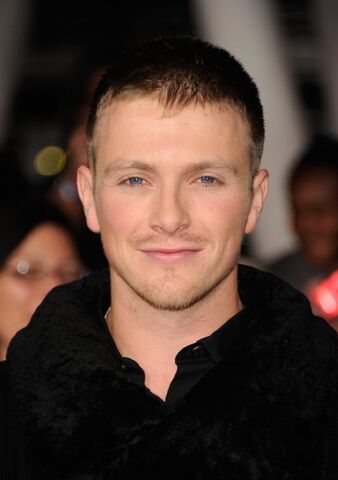 File:Charlie Bewley.jpg