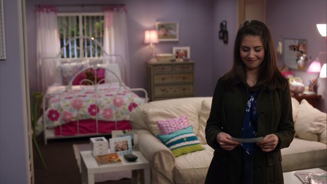 File:S02E13-Annie's apartment.jpg