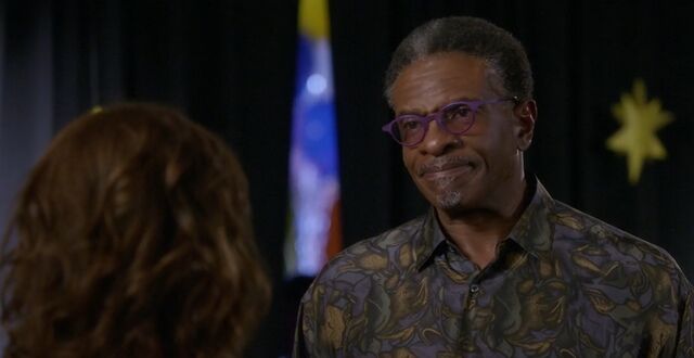 File:S06E07-Elroy and Julie.jpg