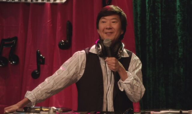 File:S04E08-Chang DJ.jpg