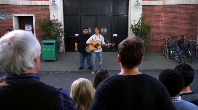 File:Vaughn singing .jpg