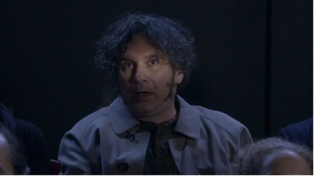 File:S06E11-Star-Burns at Vickis show.jpg