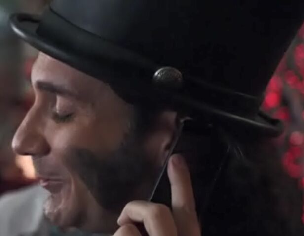 File:S02E15-Star-Burns as Heart-Burns.jpg