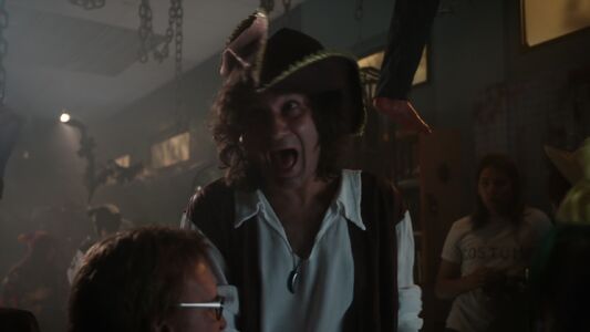 File:S02E06-Star-Burns as pirate.jpg