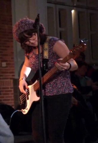 File:No Worries bassist.jpg