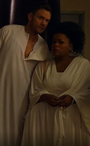 File:S05E08-Shirley and Jeff.jpg