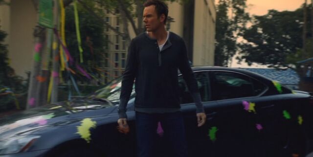 File:S01E23-Lexus paintballed.jpg