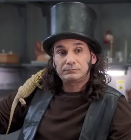 File:S03E01-Star-Burns with lizard.jpg