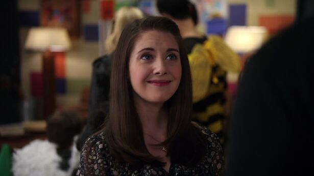 File:2x13 Annie smiles.jpg