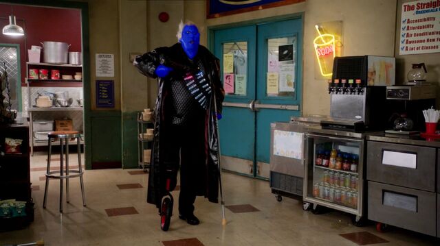 File:S04E13-Evil Pierce dying.jpg