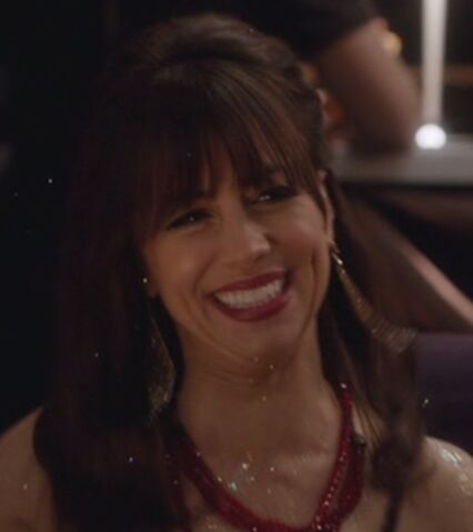 File:S04E12-Mysti glitter.jpg