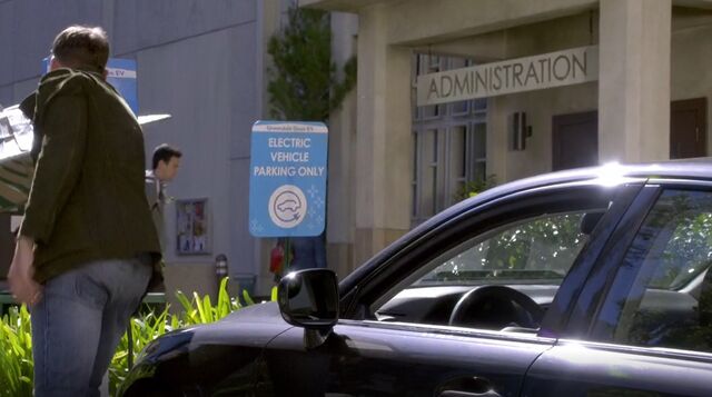 File:S06E01-Electric Lexus.jpg