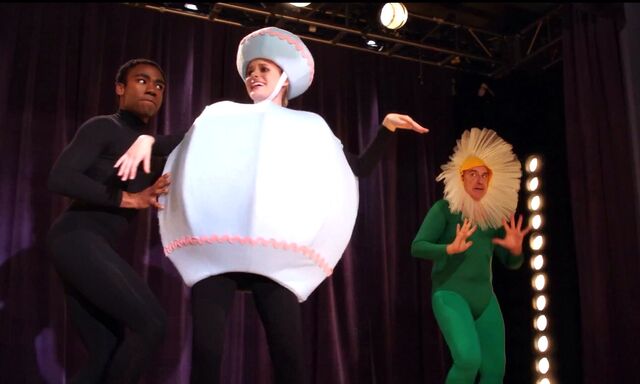 File:Troy, Teacup and Daisy.jpg