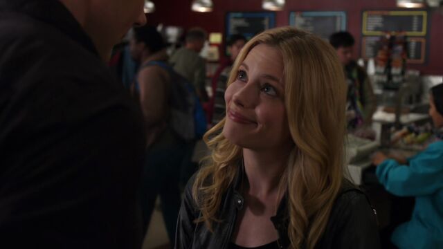 File:2x1 Britta smile.jpg