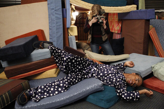 File:3x14 Promotional photo 8.jpg