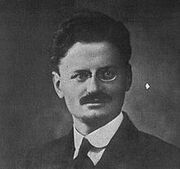 220px-LeTrotskyDB