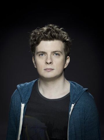 File:Promo Alec S1 01.jpg