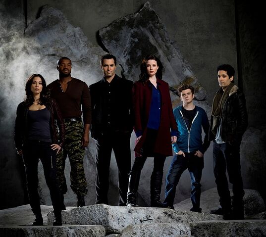 File:Promo Cast S1 02.jpg