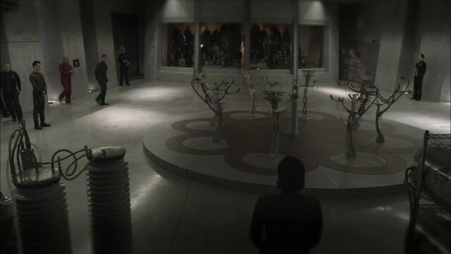 File:1x01 execution audience.jpg