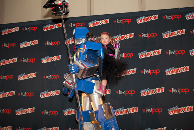 File:Soundwavestage nycc.jpg