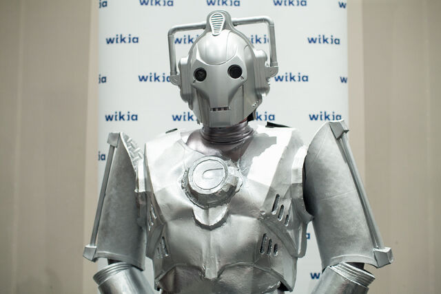 File:Cyberman NYCC.jpg