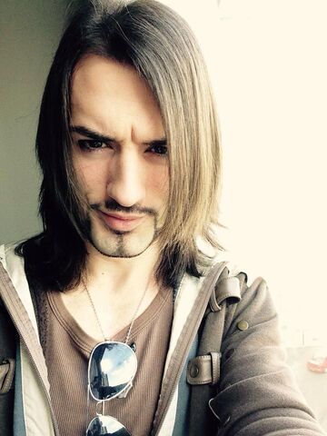 File:LeonChiro.jpg