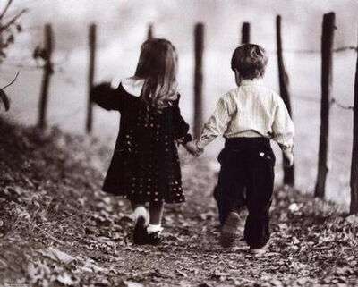 Boy-girl-holding-hands-ka
