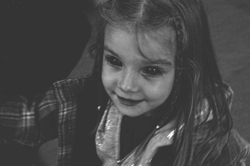 Resultado de imagen para niños de ojos negros