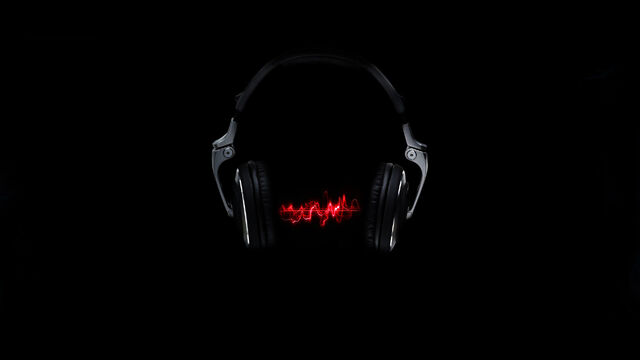 Datei:Extreme-desktop-monitor-wallpaper-rumpelkammer-headphones-miniaturansicht-angehängter.jpg