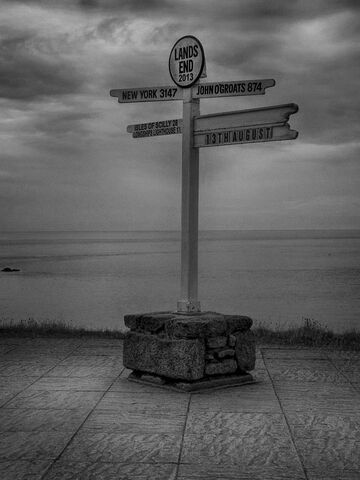 File:Signpost at Land's End.jpg